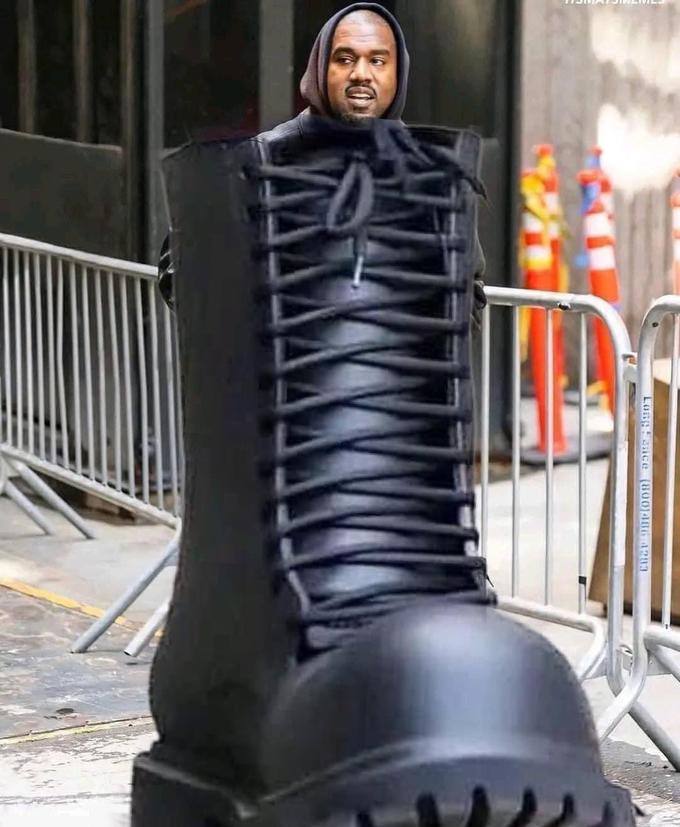 Lege med vant fatning Kanye West's Big Balenciaga Boots | Know Your Meme